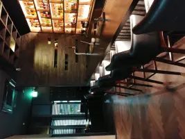 헤링본 우드와 가죽이 어우러진 프리미엄 시가바